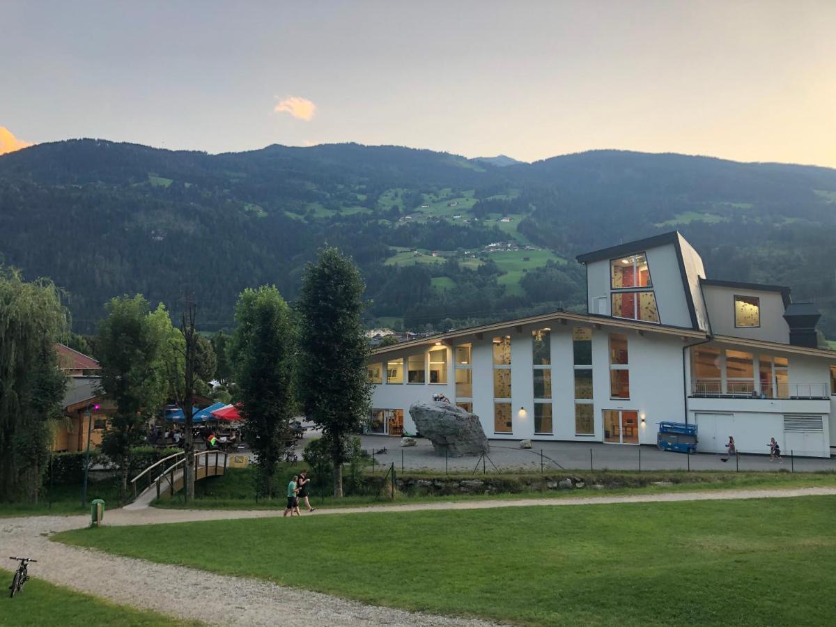 فندق Zillergluckhutte - 5 Sterne Camping Aufenfeld Aschau Im Zillertal المظهر الخارجي الصورة